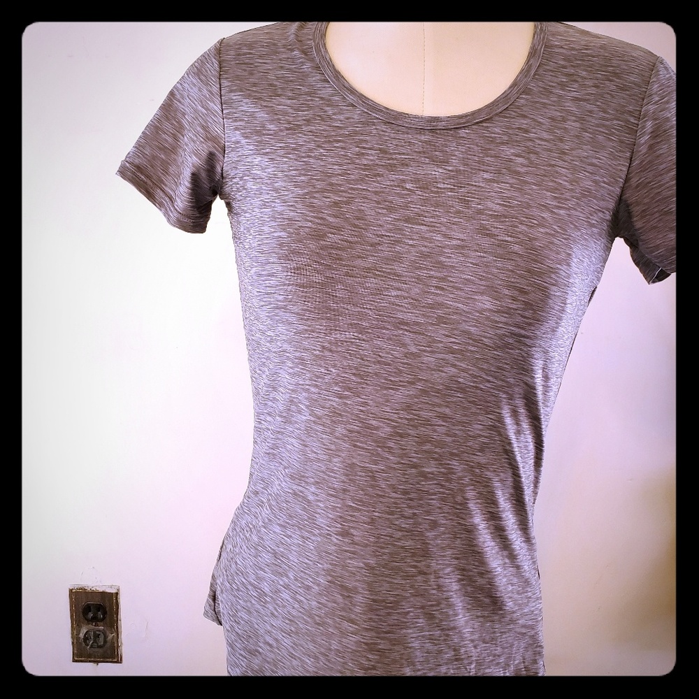 32 Degrees womens tshirt size XS gray